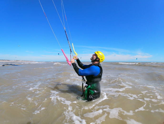 flying a kite during a kitesurf lesson