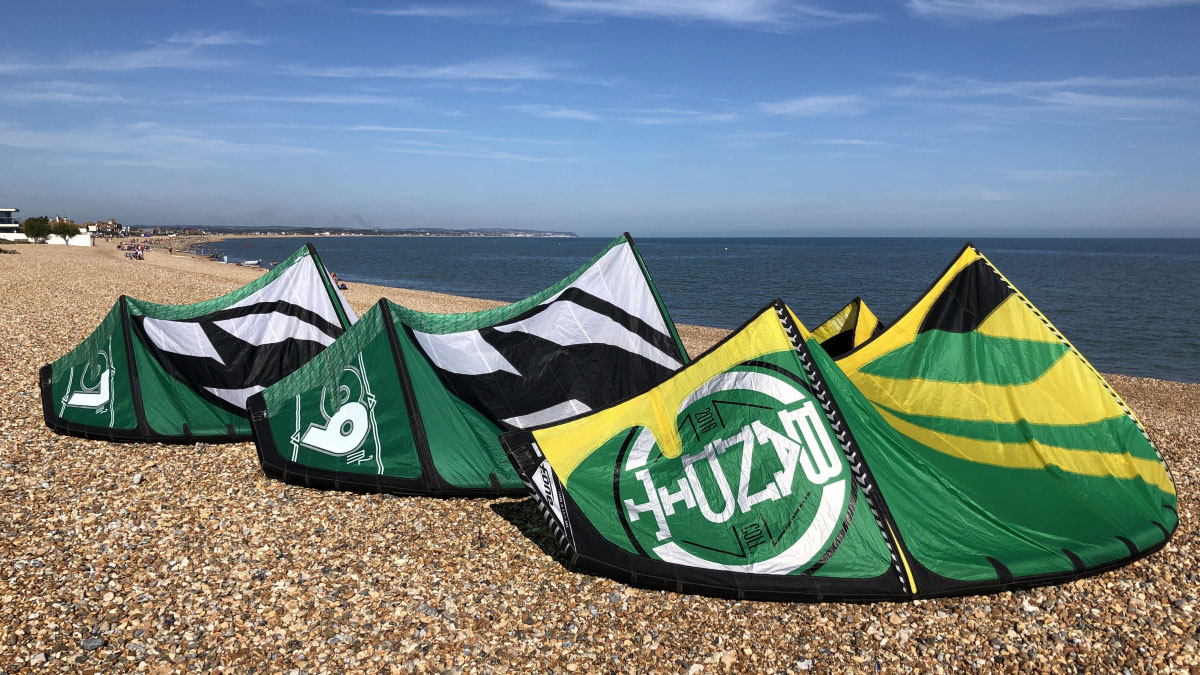 kites en kitesurf playa 